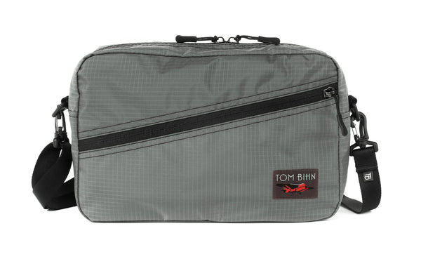 A Packing Cube Shoulder Bag in Mountain Grey (grey with light grey grid) 210 Cerylon with shoulder straps
